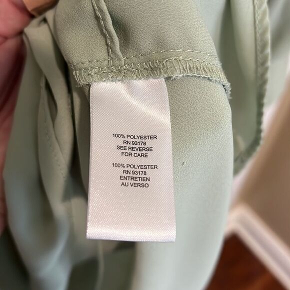 Tahari extra long age green blouse with tiered front detail - Picture 3 of 5